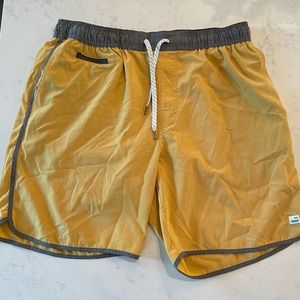 Men’s Vuori Banks swim trunks